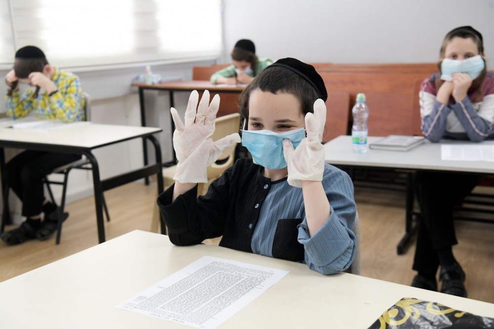 STUDIU // Închiderea şcolilor, una din cele mai eficiente măsuri pentru reducerea răspândirii coronavirusului